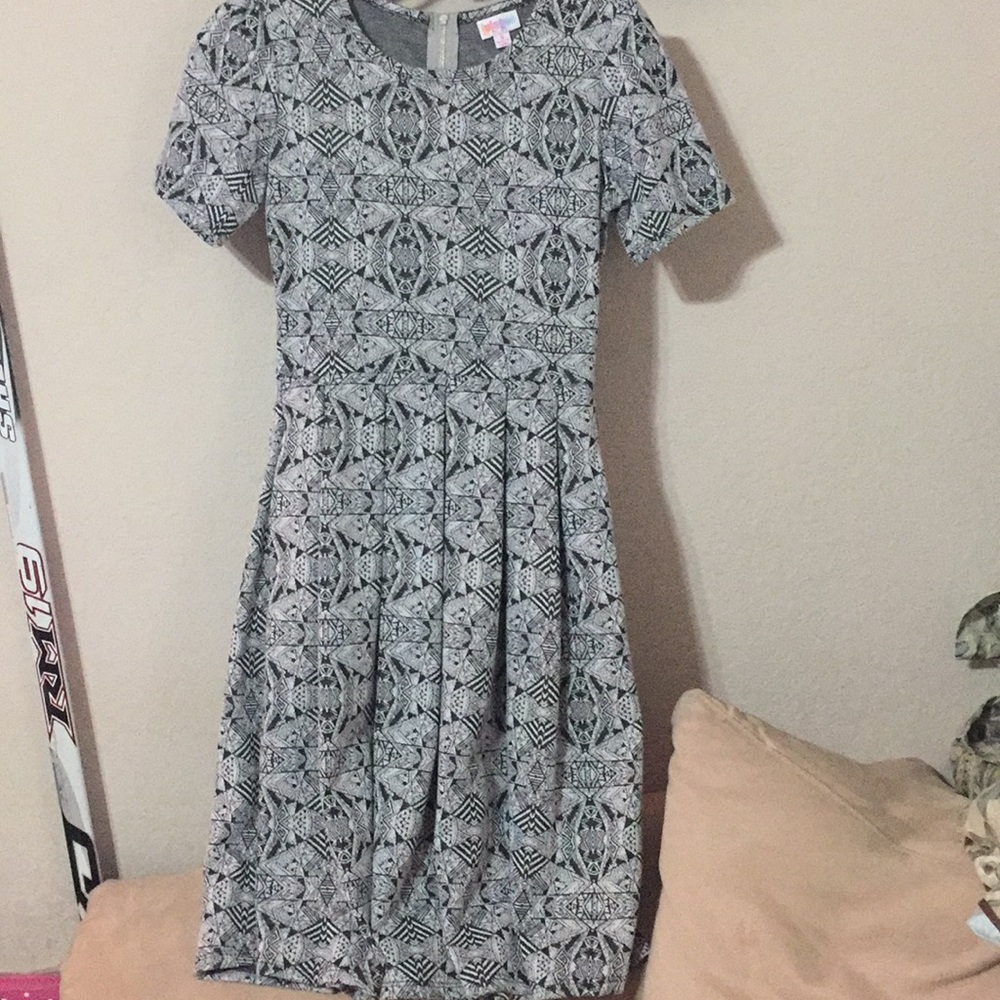Size S LuLaRoe Amelia